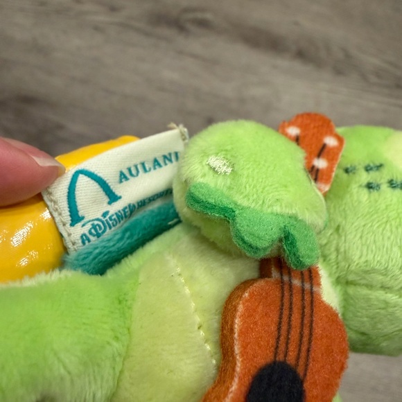 DISNEY - Aulani Hawaii OLU THE TURTLE Plush Keychain / Bag Charm - Picture 4 of 5